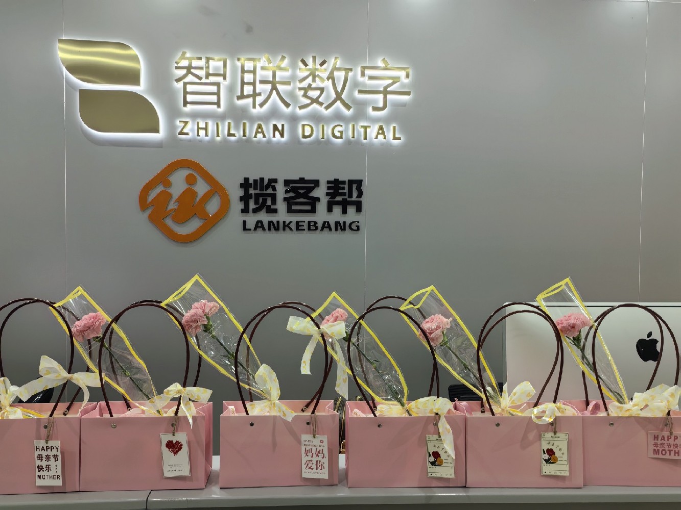 以花之名，獻(xiàn)愛母親-智聯(lián)數(shù)字母親節(jié)準(zhǔn)備了一份特別的禮物!