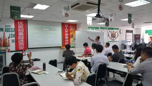 煙臺智聯(lián)網(wǎng)絡(luò)走進(jìn)中宏保險培訓(xùn)“微信營銷運營技巧”，面對面答疑解惑!